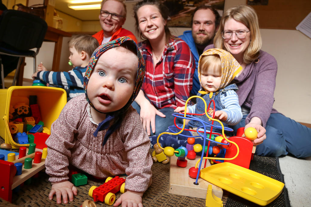 I Överberg har man öppnat en förskola där byns alla barn kan träffas med sina föräldrar. Foto: Morgan Grip