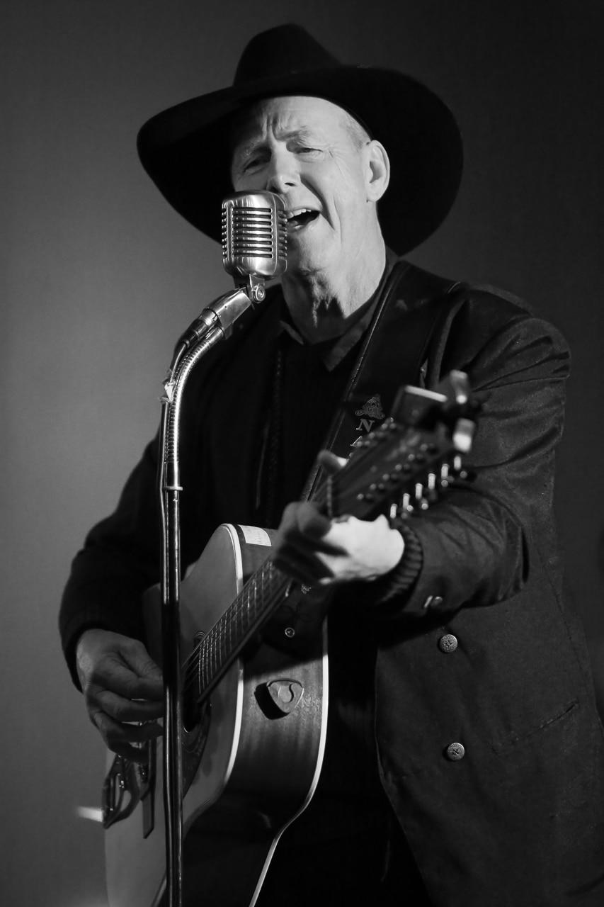 Countrysångaren Gunnar Bäcke fick en nytändning efter projektet När rocken kom till Sveg och snart släpper han nytt album, det tredje i ordningen. Foto: Morgan Grip