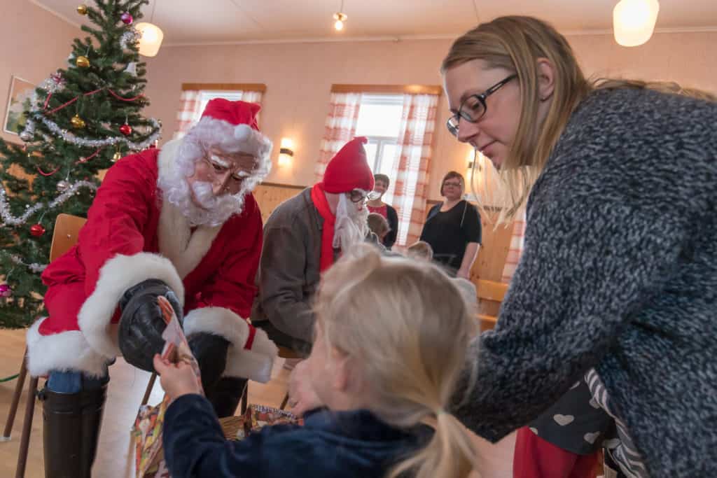 Julgransplundring i Remmen 2018. Foto: Morgan Grip