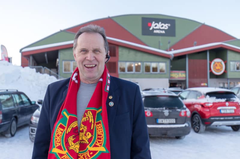 Göthe Hammarström med sitt genuina intresse för sporten har tagit till sitt kontaktnät och anordnar nu resor till Jalas Arena i Mora. Foto: Morgan Grip