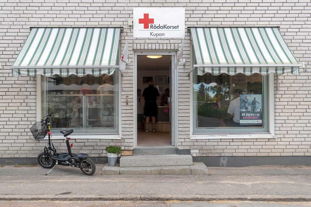 Röda Korset Sveg hälsar välkommen till ny butik. Foto: Morgan Grip