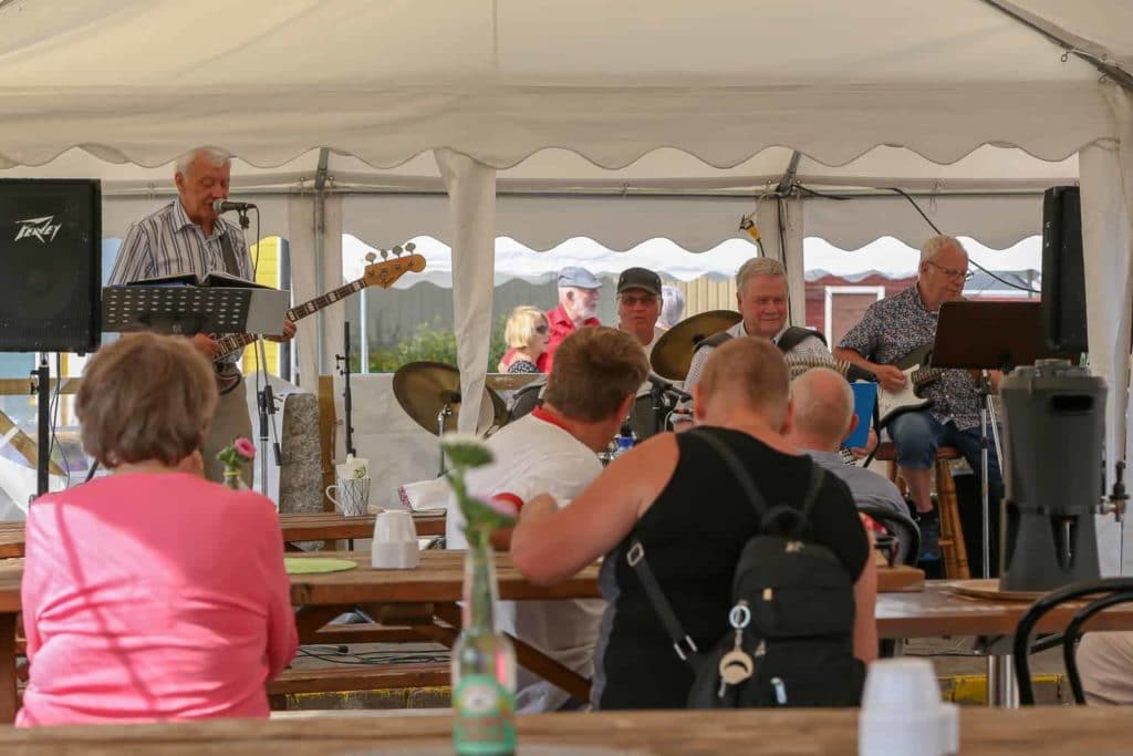 Rulltårtskalas, musikunderhållning och löpstafett – Handelns dag i Sveg. Foto: Morgan Grip