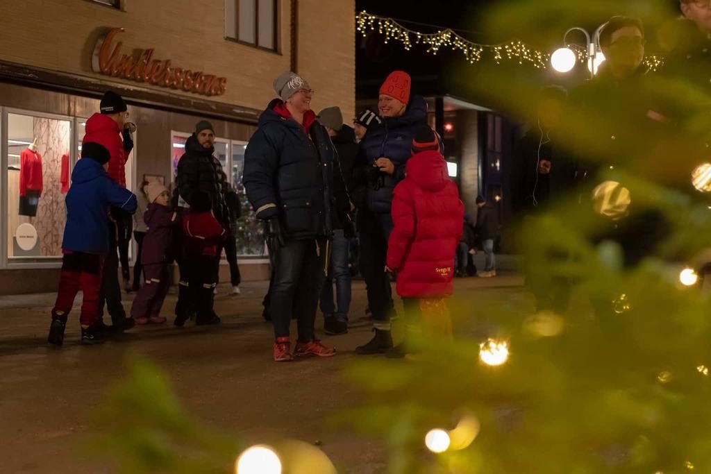 Första advent och julskyltning lockade som alltid en hel del folk. Foto: Morgan Grip