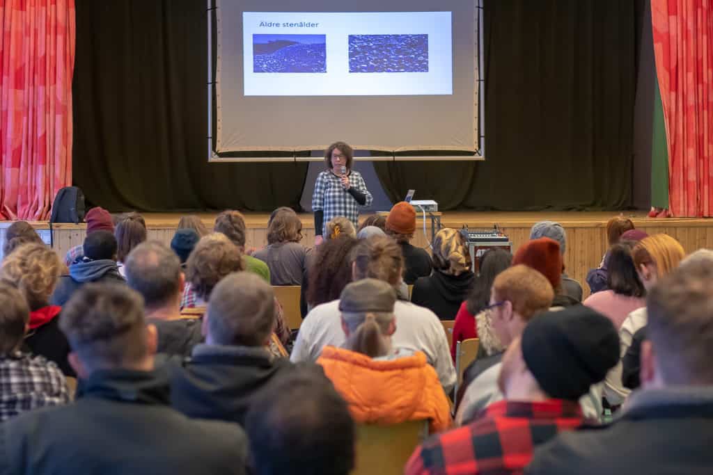 Johanna Englund, biolog och lärare, föreläste om varför vi källsorterar. Foto: Morgan Grip