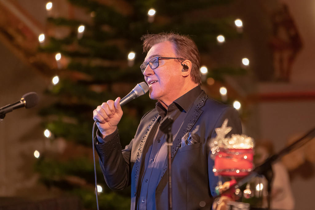 Det är tredje året man gästar Svegs kyrka. I år firar även Christer Sjögren 50 år som artist, samtidigt som han under hösten också varit aktuell i Så mycket bättre i TV4. Foto: Morgan Grip