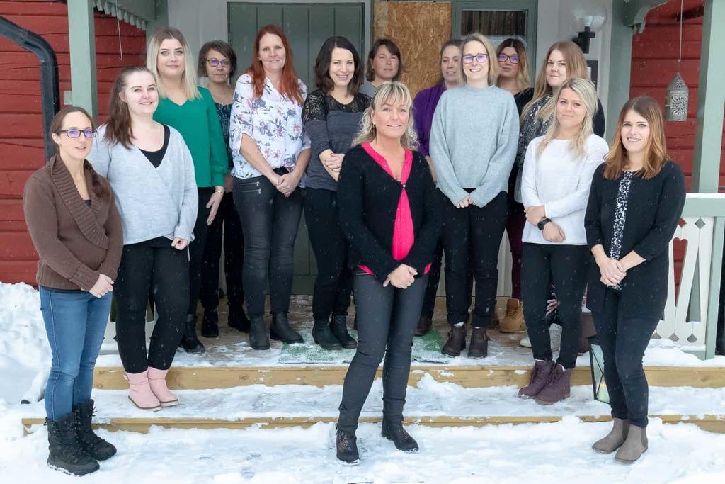 Under måndagen examinerades 13 nyutbildade undersköterskor vid en ceremoni på Gammelgården i Sveg.