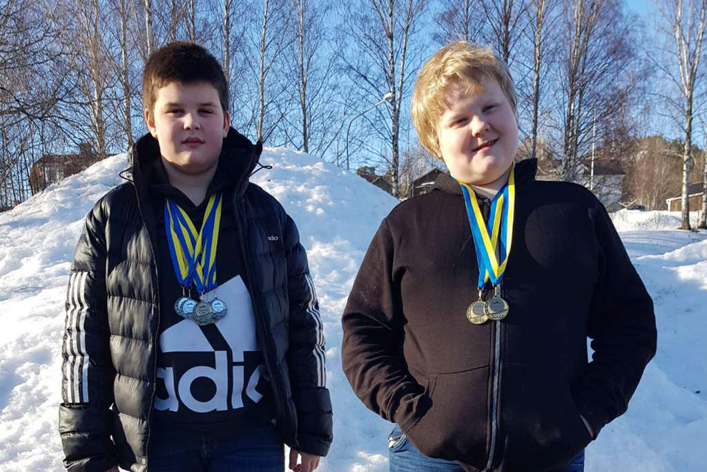 Sebastian Svensson simmade hem hela sex medaljer, varav fyra silver och två brons och Magne Tjärnlund knep två brons. Foto: Privat