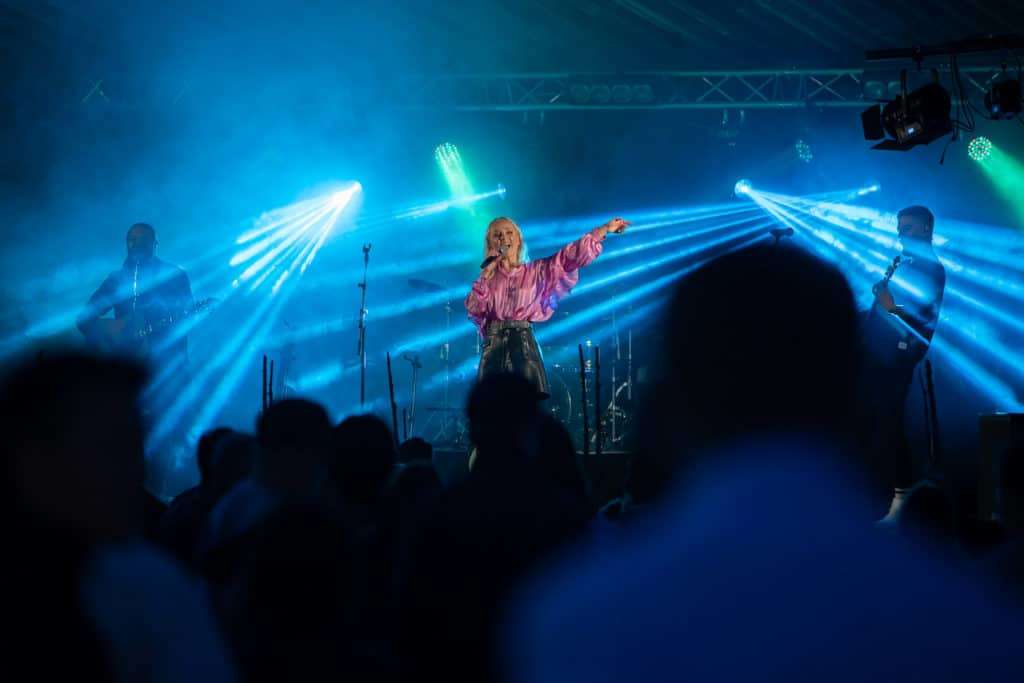Anna Bergendahl på Härdalsyrans scen 2019. Foto: Morgan Grip