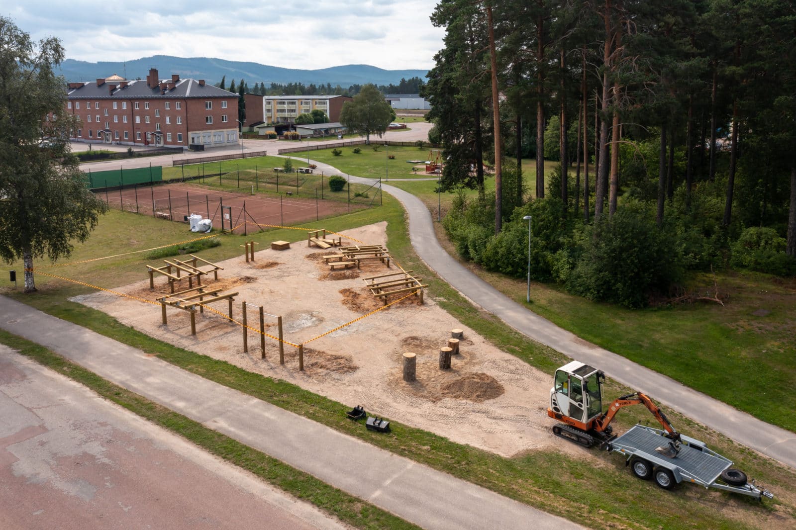 Svegs företagar- och utvecklingsförening (SFU) är tillsammans med Svegs IK i full gång med uppbyggnaden av ett utegym i Sveg. Foto: Morgan Grip