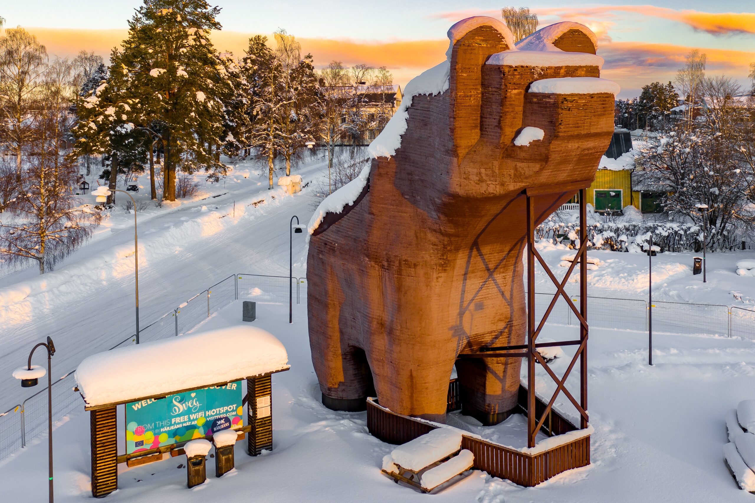 Världens största träbjörn i Sveg i Härjedalen – Kan den räddas från rivning? Foto: Morgan Grip