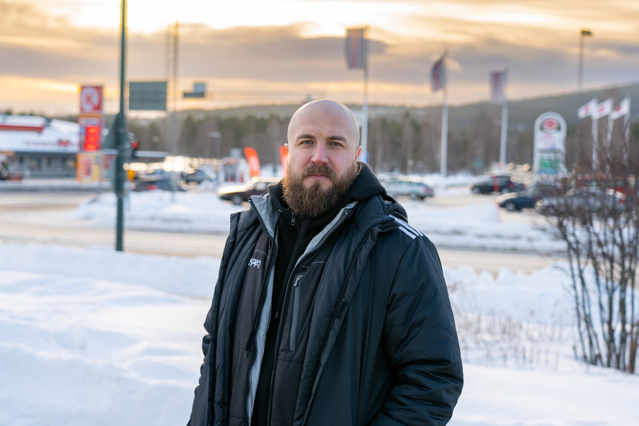 – Min plan är att åka in i Ukraina. Jag har kontakt med en grupp som kanske kan ge mig vapen och lära mig lite grann, för jag har aldrig gjort lumpen, säger Maksym Kornylov. Foto: Morgan Grip