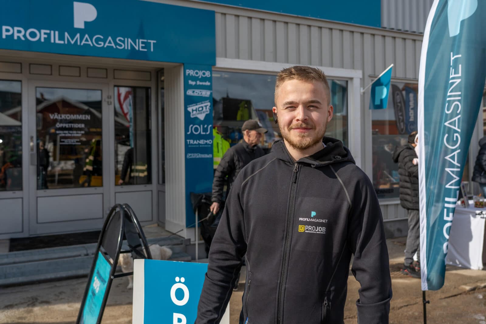 Alex Woxlin, Profilmagasinet, vid fredagens öppnande av butiken i Sveg. Foto: Morgan Grip