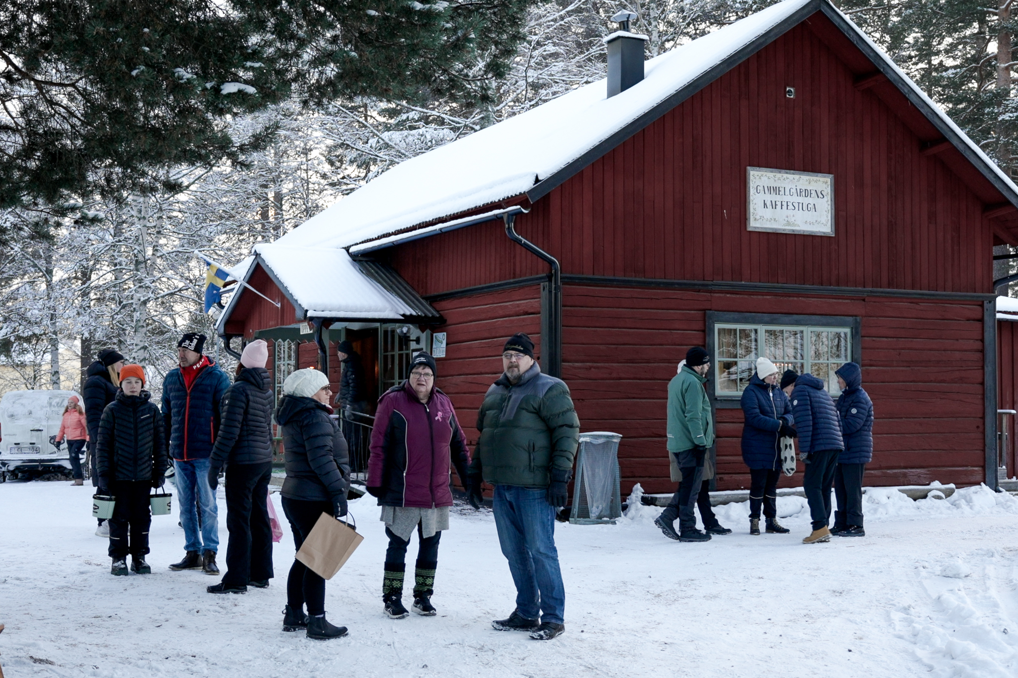 Lördagens julmarknad lockade en hel del besökare till Gammelgården i Sveg. Foto: Morgan Grip