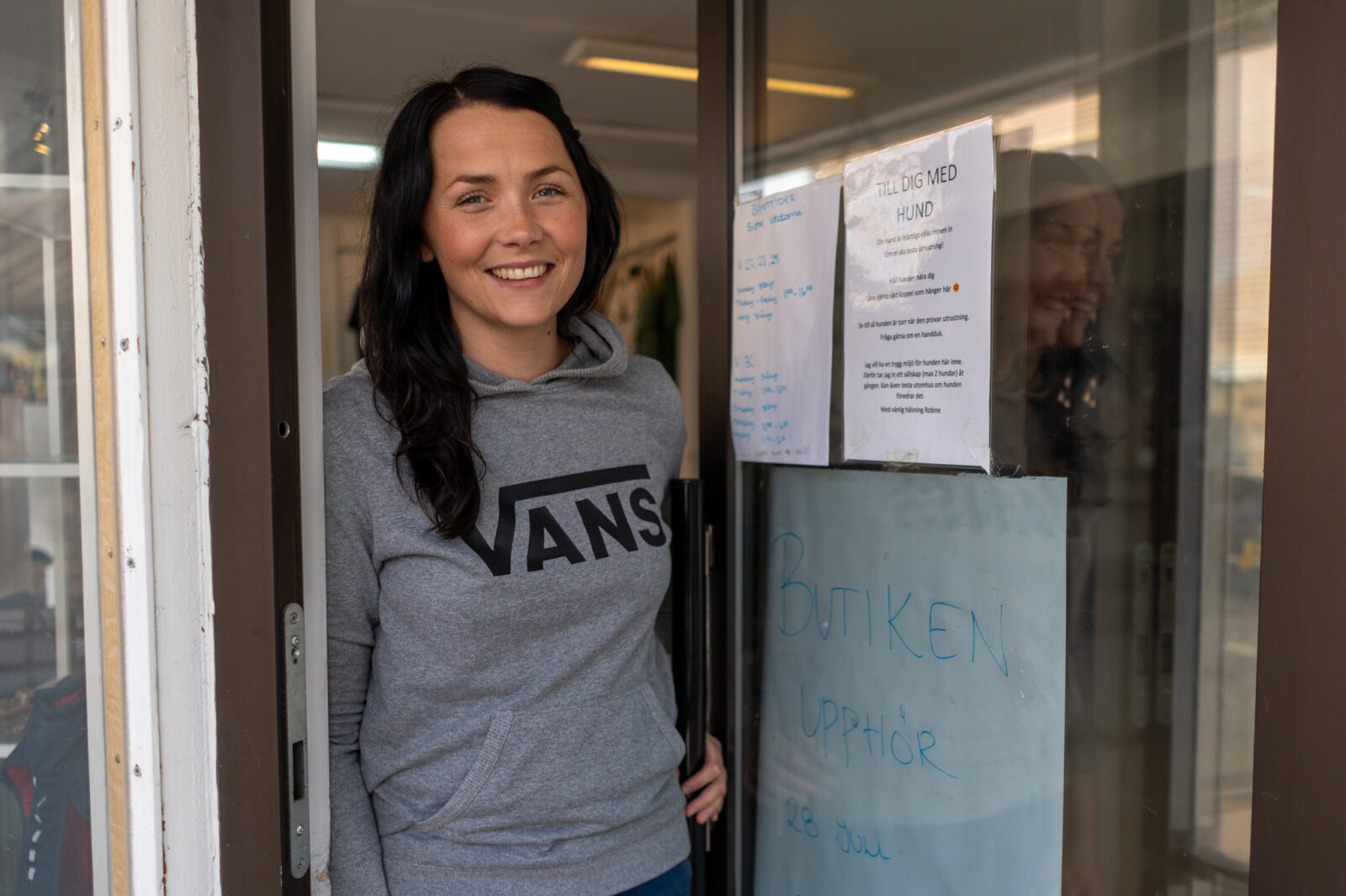 Robine Guldbrandsson stänger nu sin butik Vuaja i Sveg och satsar mer på webbshoppen och butiken i Funäsdalen. Foto: Morgan Grip