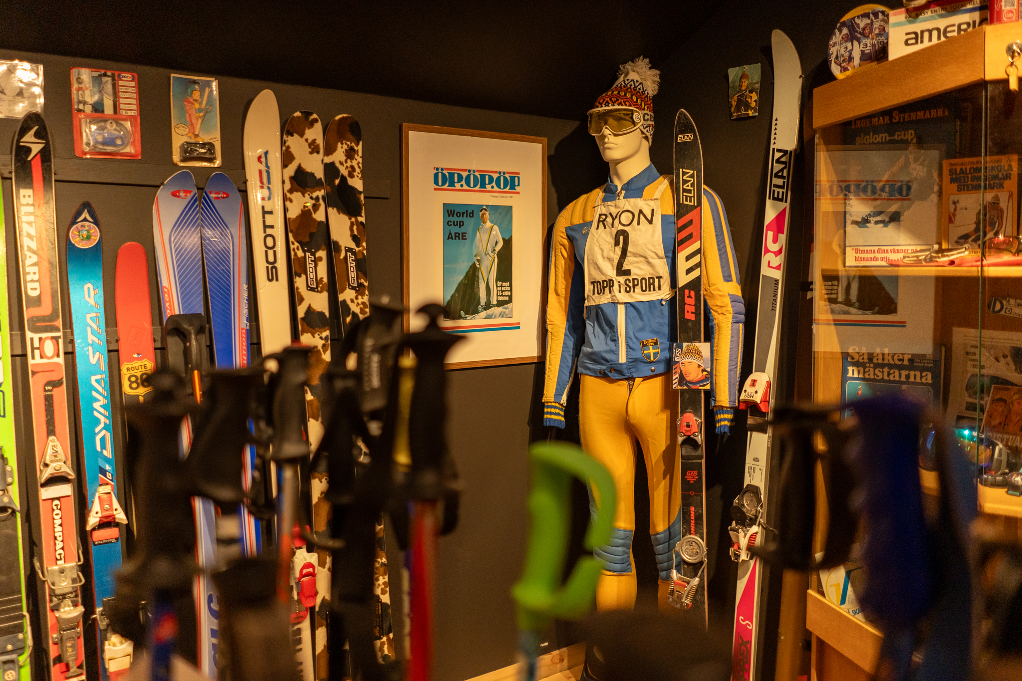 I Vemdalens skidmuseum finns bland mycket annat Ingemar Stenmarks tävlingsdress från 1975, hans pjäxor från 1978 och de skidor han vann sin sista världscuptävling på. Foto: Morgan Grip