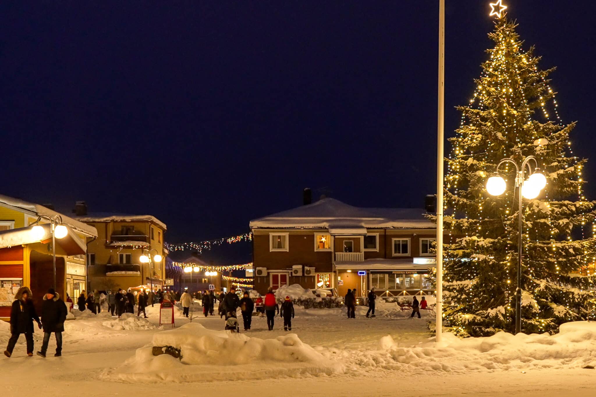 Under söndagen var det dags för den traditionsenliga julskyltningen i Sveg. Foto: Morgan Grip