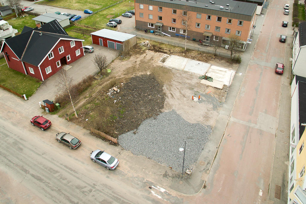 En diskussion förs nu mellan Socialförvaltningen och Härjegårdar Fastighets AB om att bygga så kallade LSS-boenden på tomten i korsningen Berggatan-Härjedalsgatan i Sveg. Foto: Morgan Grip