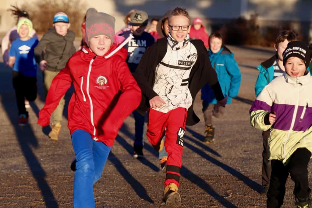 En timmes fysisk aktivitet startar varje skoldag i Lillhärdal. Foto: Tanja Frisk