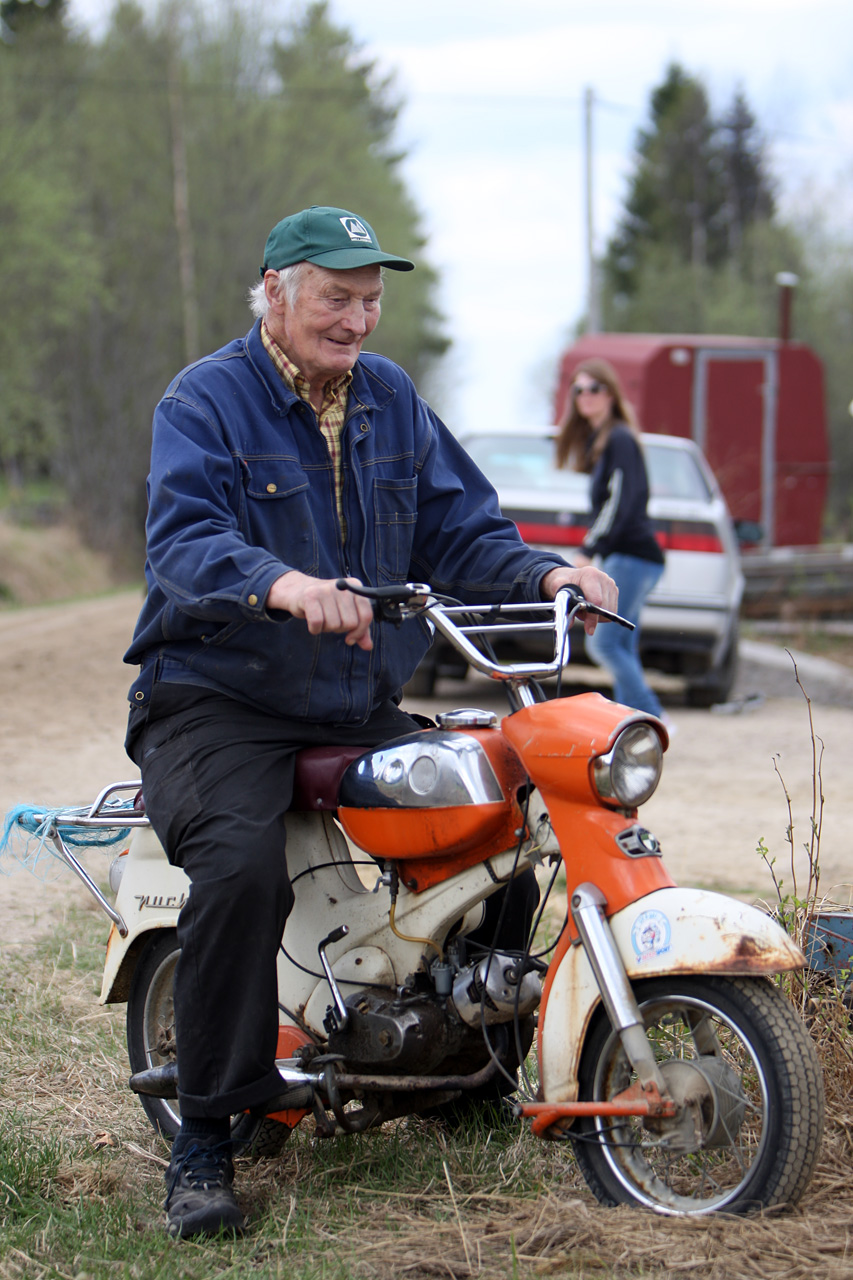 Sven tog mopeden från 1977. Foto: Morgan Grip