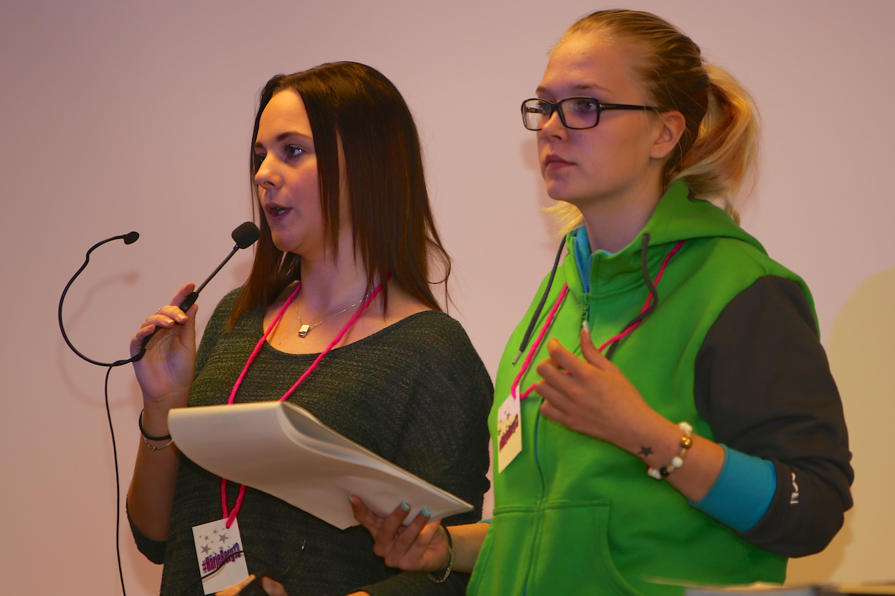 Sarah Persson och Marlene Busk förde ungdomarnas talan under dialogen. Foto: Morgan Grip