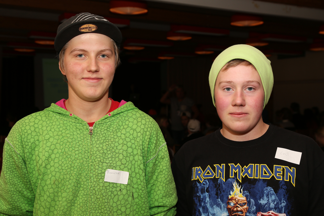 Rasmus Teir och Emil Österman hade med sig en del önskemål från sin klass, bland annat en Bootcampbana på området nedanför Södra skolan. Foto: Morgan Grip
